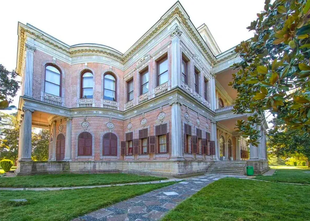 Beykoz Mecidiye Pavilion Skip-the-Ticket-Line Entry with Audio Guide