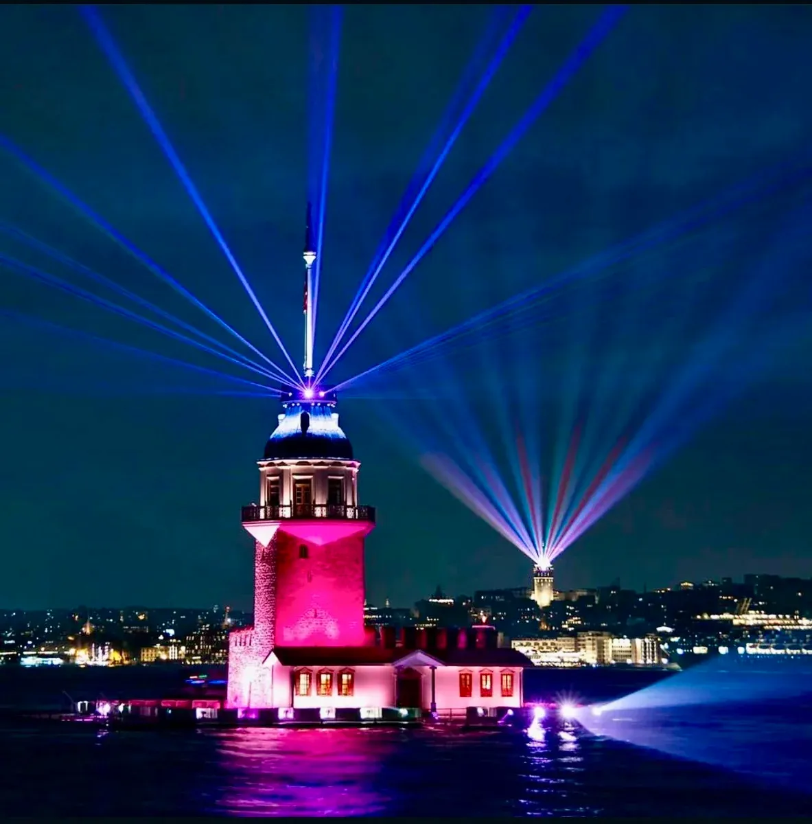 Maiden's Tower Skip-the-Ticket-Line Entry with Audio Guide